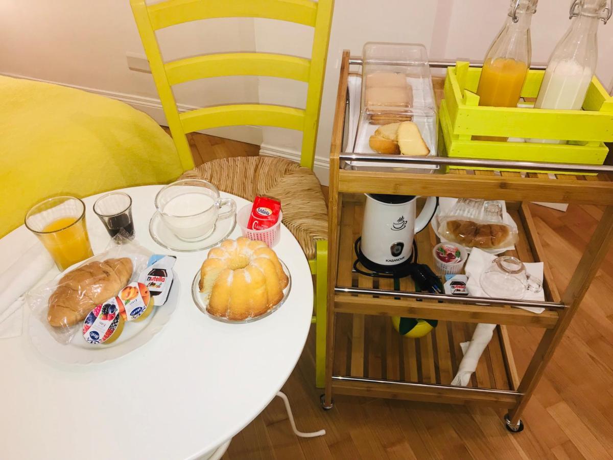 Il Faro Di Serapide Couette-café Naples