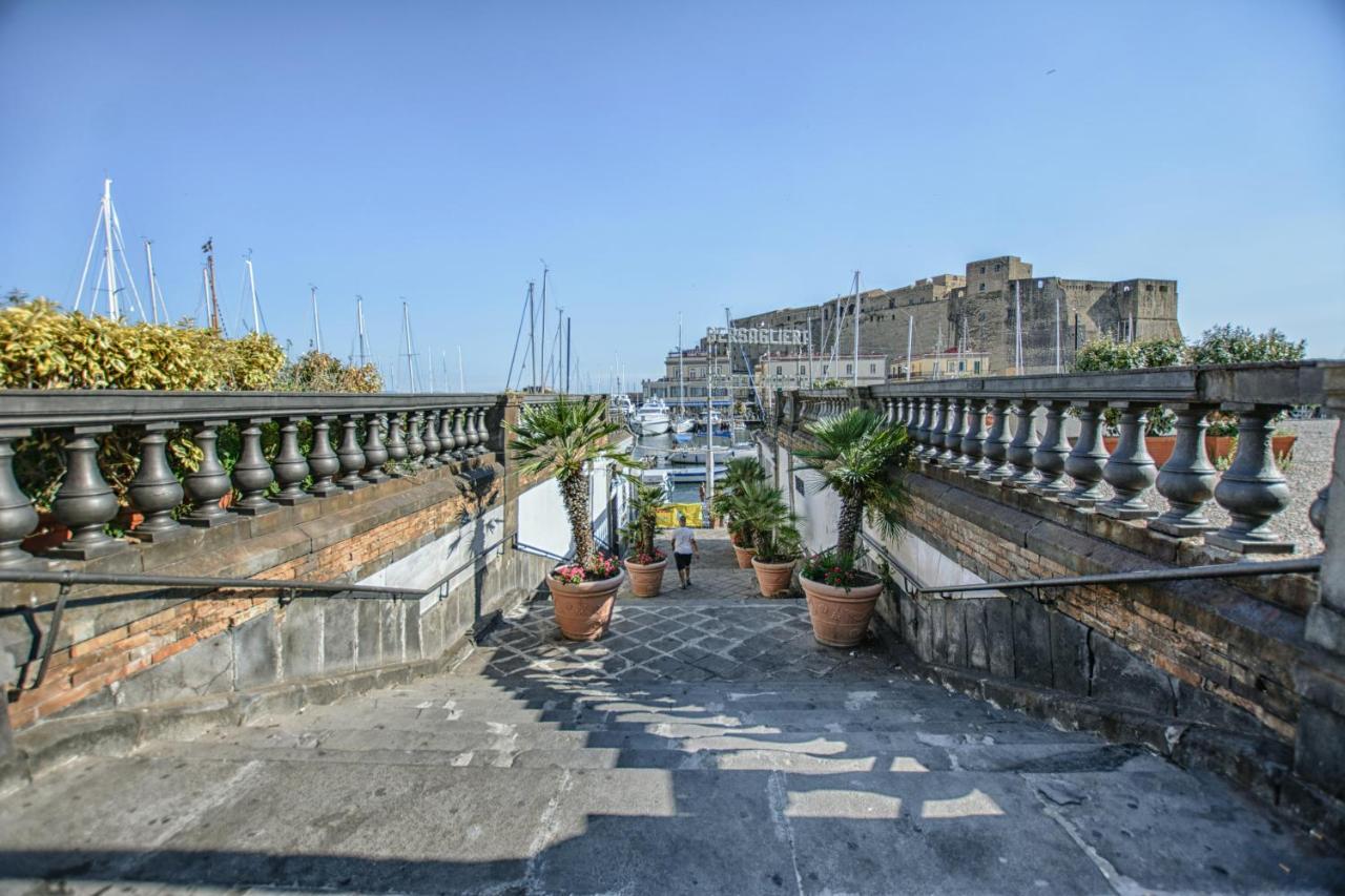 Il Faro Di Serapide * Napoli